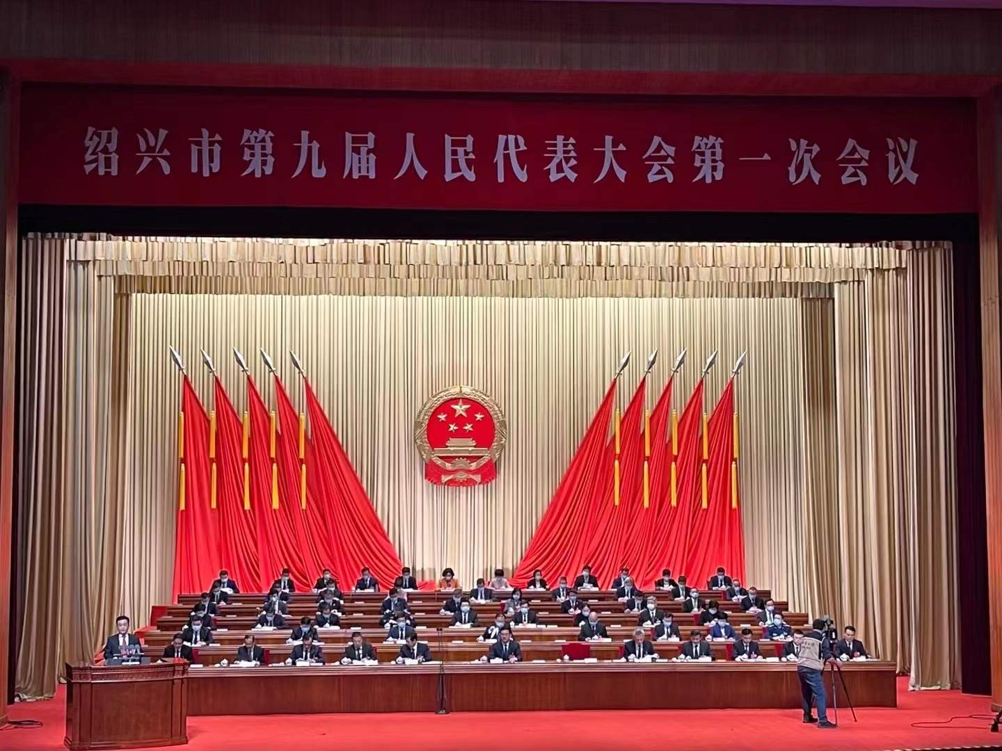 上派集成灶董事长出席绍兴市第九届人民代表大会第一次会议，共谋城市发展之路