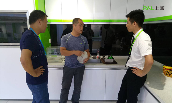 “始于颜值，陷于才华，忠于人品”——江西修水专卖店负责人郑之林专访